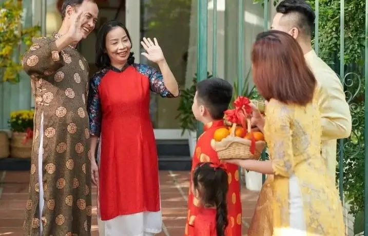 Nam nữ sinh năm 1975 chọn người xông đất năm 2026